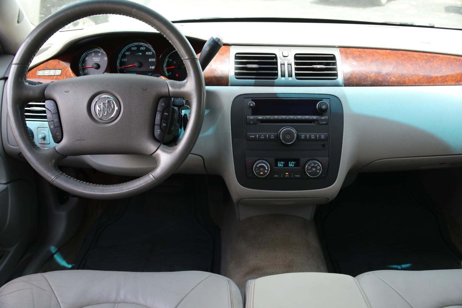 2011 SILVER BUICK LUCERNE CXL (1G4HC5EM1BU) with an 3.9L V6 OHV 12V engine, 4-SPEED AUTOMATIC transmission, located at 420 E. Kingsbury St., Seguin, TX, 78155, (830) 401-0495, 29.581060, -97.961647 - Photo#9